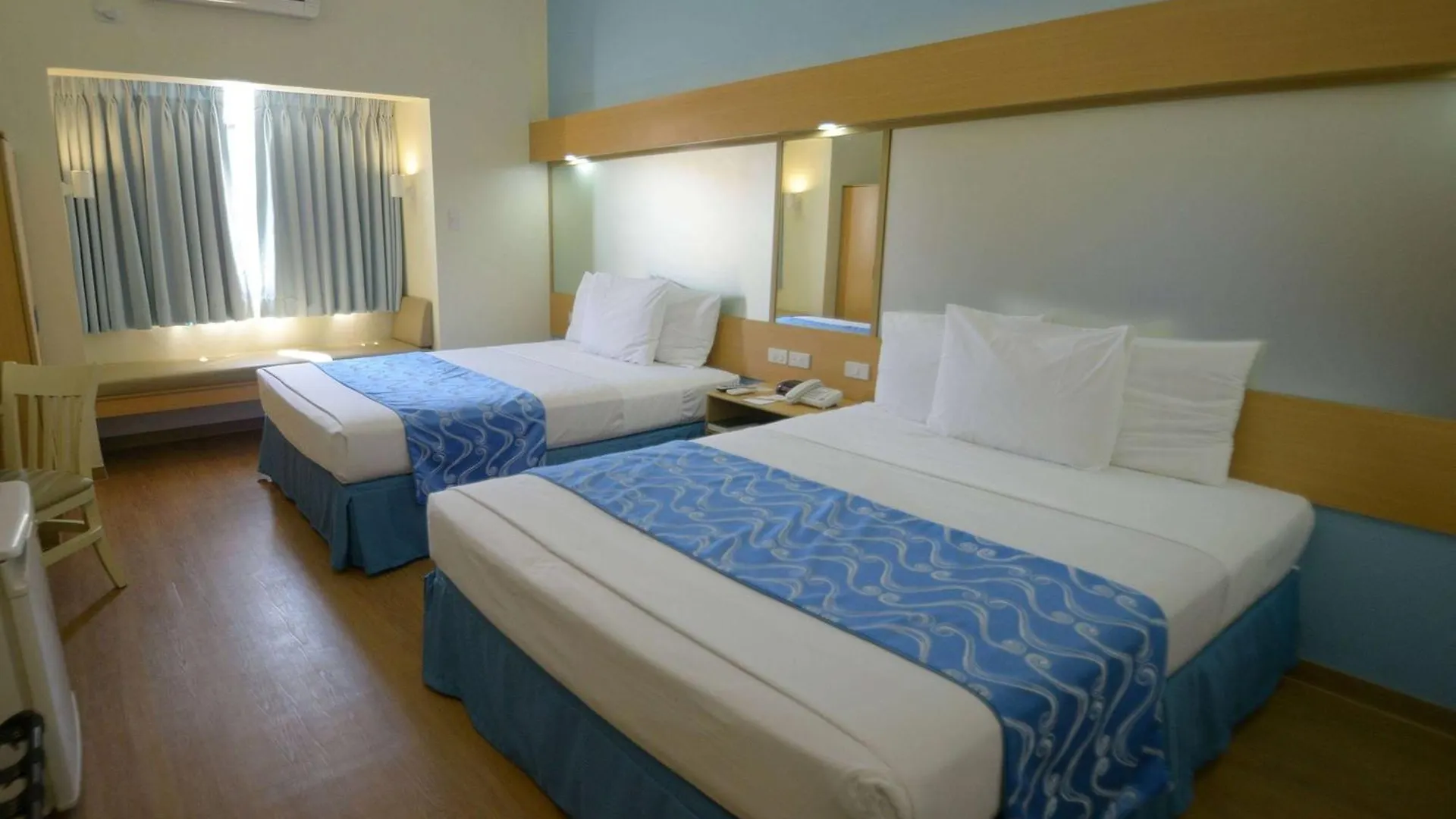 Microtel By Wyndham Davao 3*,  Filipiny