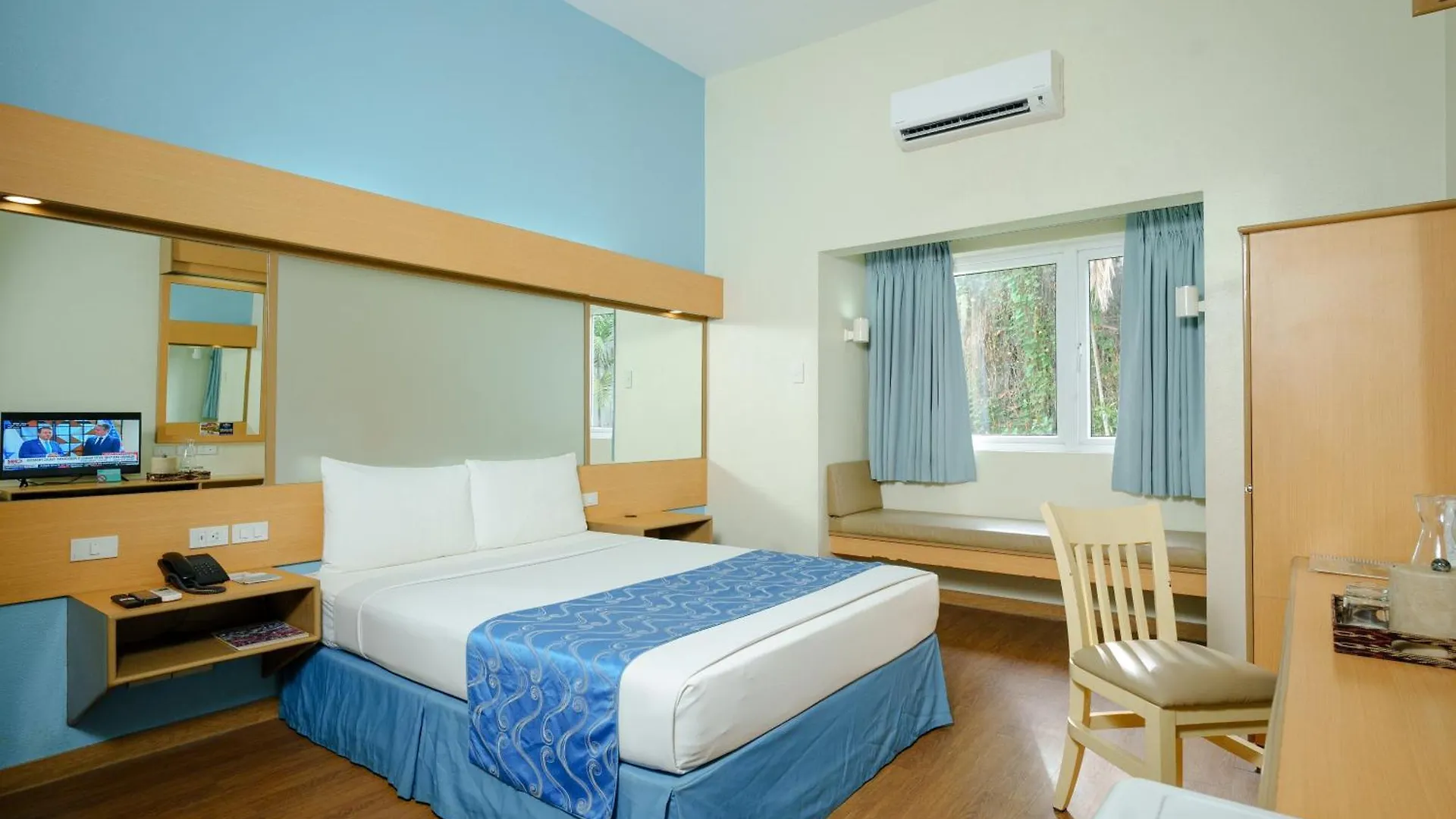 Microtel By Wyndham Davao Hotel