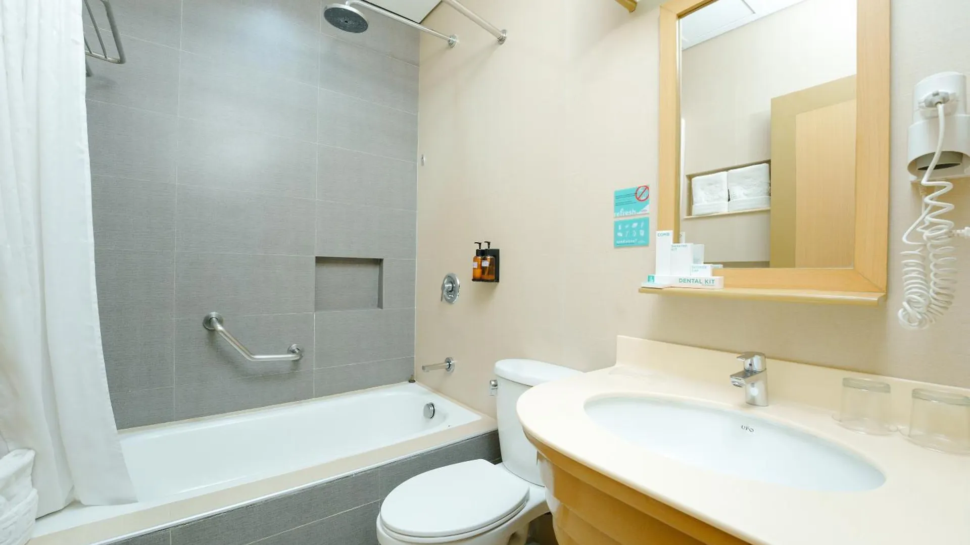 Microtel By Wyndham Davao 3*,