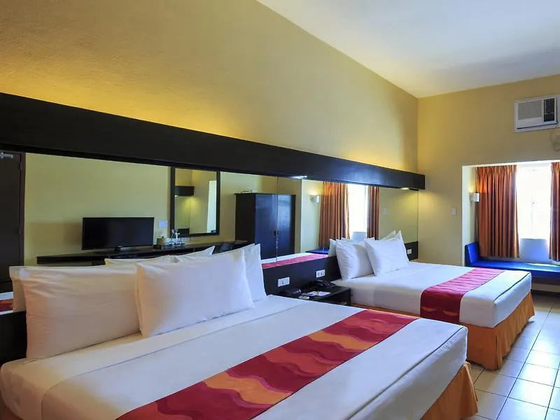 Hotel Microtel By Wyndham Davao