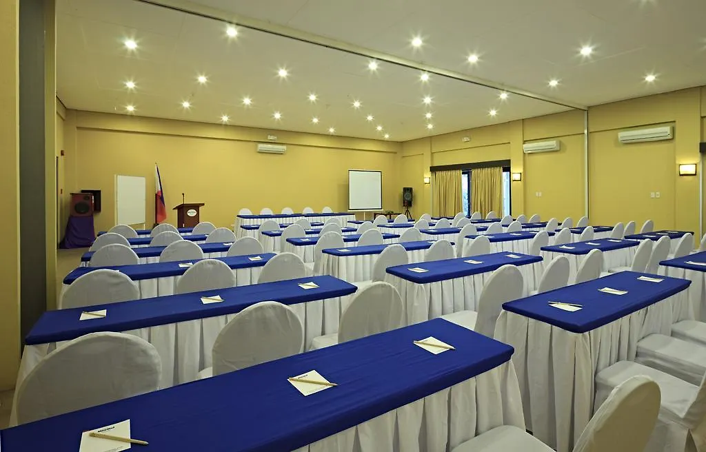 Microtel By Wyndham Davao 3*,  Filipiny
