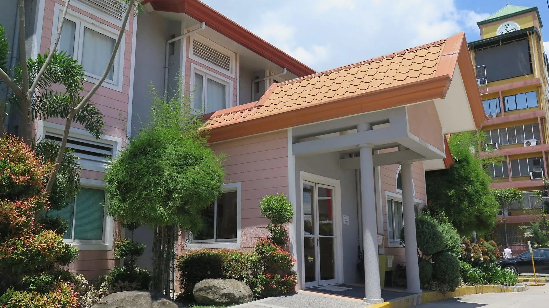 Microtel By Wyndham Davao 3*,